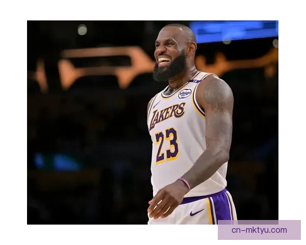 詹姆斯35分钟三双率队取胜